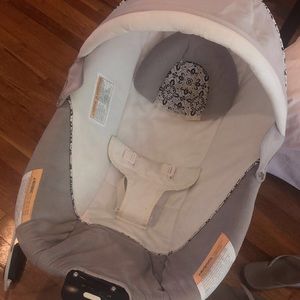 Baby vibrating seat